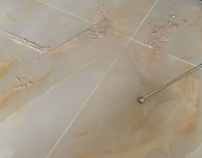 解放瓷砖空鼓维修公司分享粘合剂选择不当在瓷砖铺贴过程中可能导致以下问题