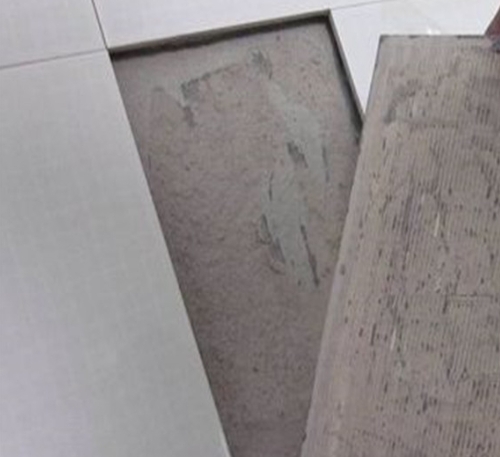 解放瓷砖空鼓维修公司分享瓷砖铺贴时如果打浆（即涂抹在瓷砖背面和基层上的砂浆或瓷砖胶）过少，会带来以下问题